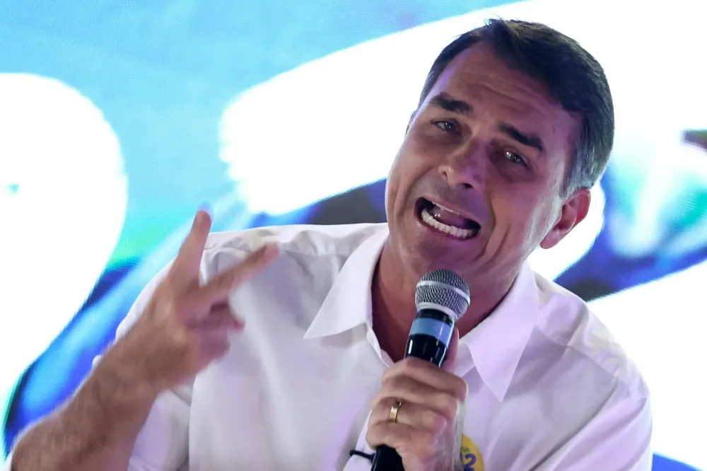 Flávio: Lula prometeu tudo que não vai entregar; agora, promete ônibus gratuito