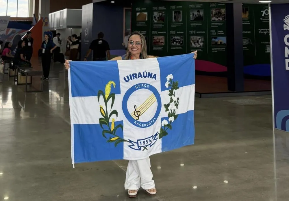 Professora de Uiraúna, Marizete Batista, participa do CONEDU 2026 e apresenta pesquisas sobre educação.