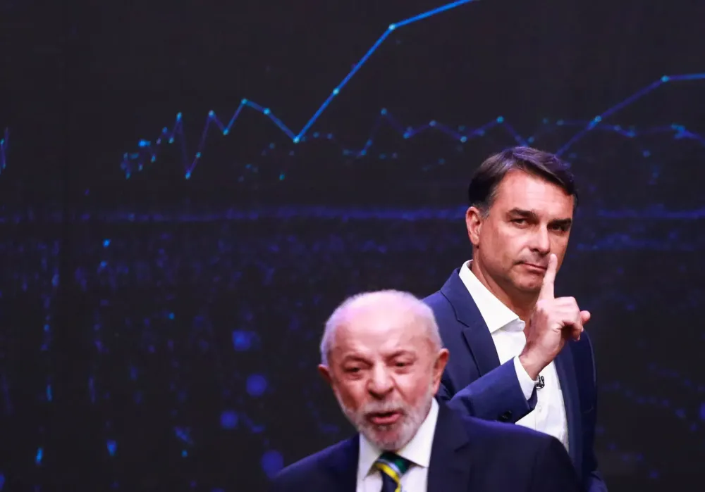 PoderData/Aya: Flávio Bolsonaro tem 51% dos votos válidos contra 49% de Lula no 2º turno